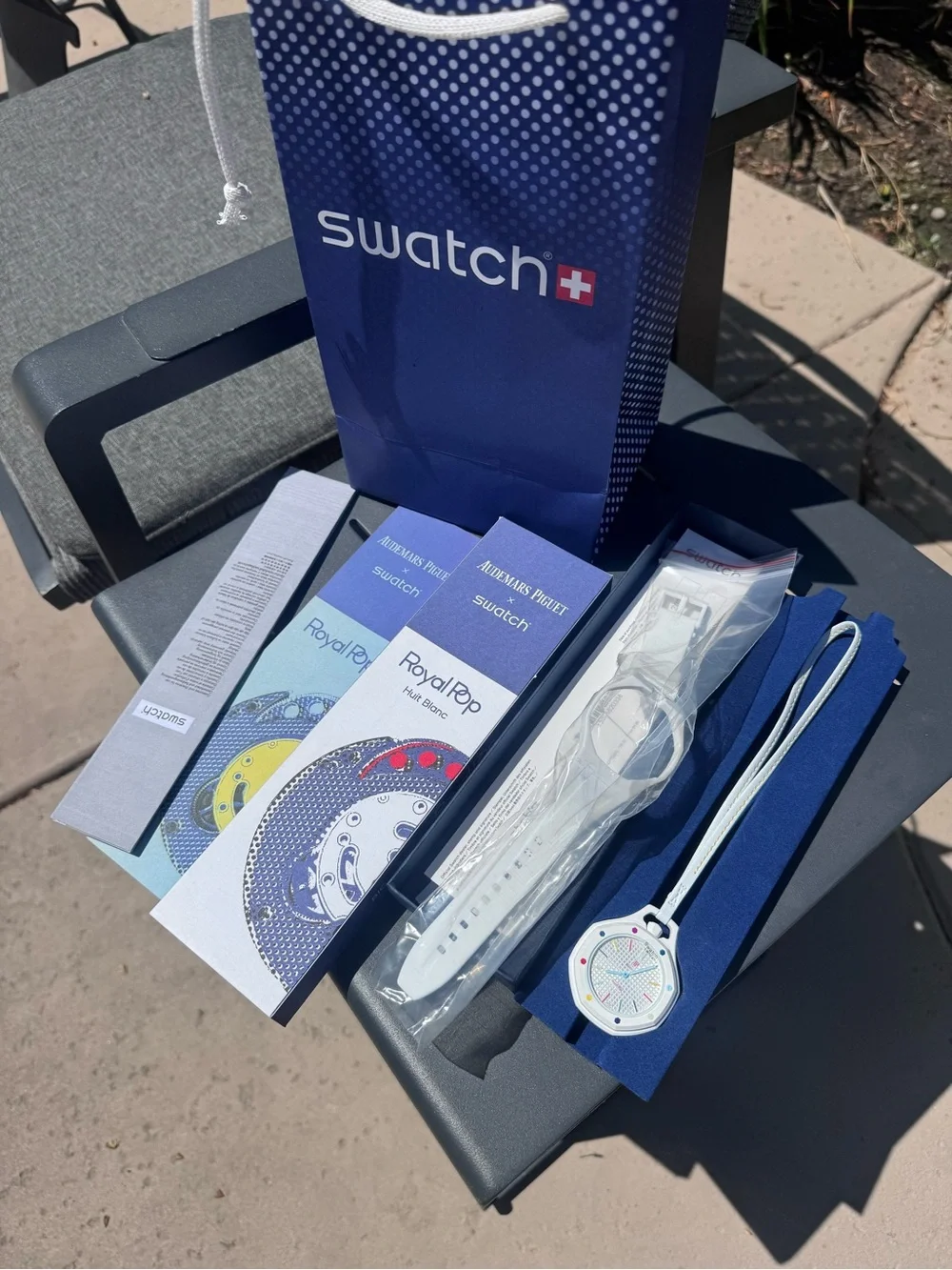 Swatch x AP Royal Pop Huit Blanc  Analog White Plastic Strap Watch w/ band & Box